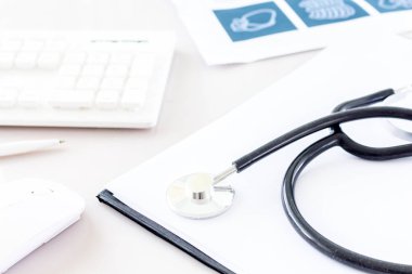 Doktor Resepsiyon Masa stetoskop ile