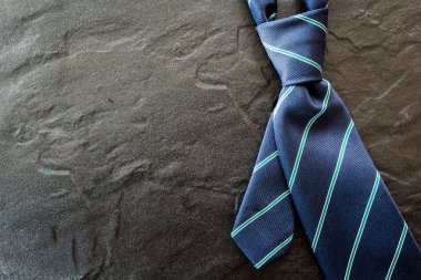 Boyun kravat siyah arka plan üzerine