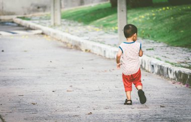 Çocuğu sokakta rahat