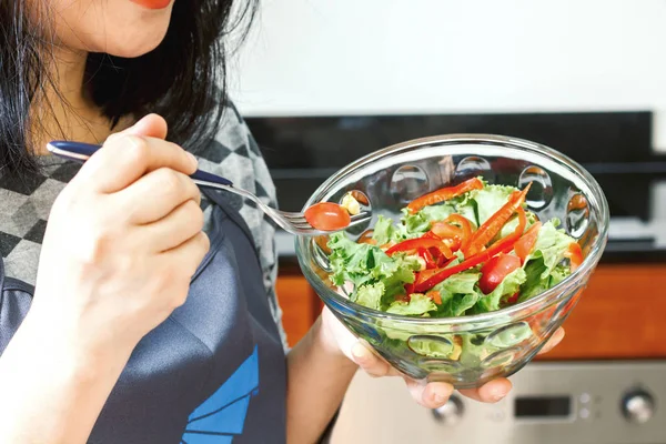 Woman Eating Salad — Stock Photo, Image