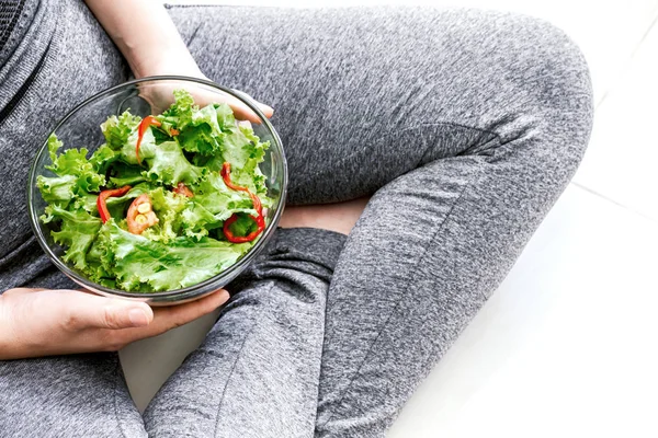 Fit Healthy Woman Eating Fresh Salad — Stock Photo, Image