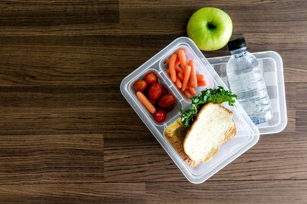 Lunchbox Met Groenten Sneetje Brood Voor Een Gezonde School Lunch — Stockfoto