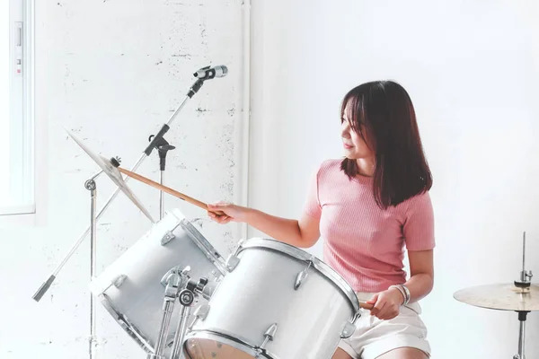 Young Teen Playing Drums — Stock Photo, Image