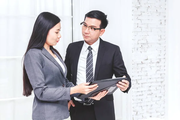 Image Two Business Partners Working Together Office — Stock Photo, Image