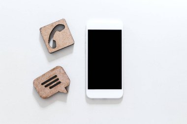 Müşteri Destek Servisi smartphone ile masaya