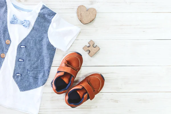 Kinderen Kleding Houten Achtergrond — Stockfoto