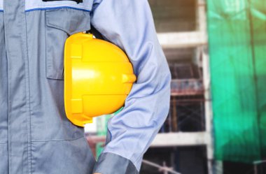 Mühendislik ve inşaat arka plan binanın güvenliği için kask