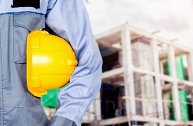 Mühendislik ve inşaat arka plan binanın güvenliği için kask