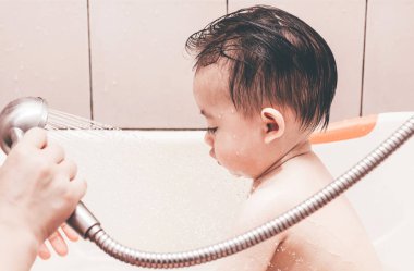 Anne çamaşır duş bebek banyo ile