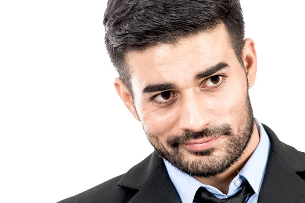 Beyaz arka plan üzerinde izole gülümseyen yakışıklı adam portresi