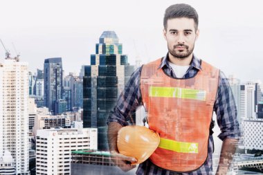 Yakışıklı mühendis bulanıklık şehir arka plan - çift pozlama fotoğraf portresi