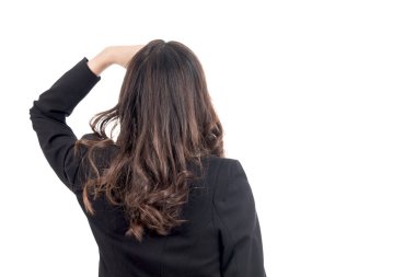 İş kadını ayakta ve beyaz arka plan üzerinde izole bir şey bakmak