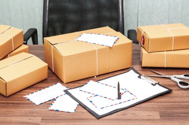 Ahşap masa teslimat için karton kutu