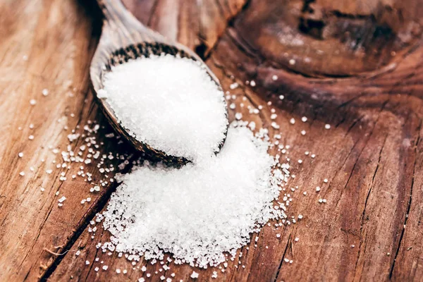 Tahta masadaki şeker.