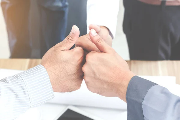 Trabalho Equipe Negócios Mostrar Polegar — Fotografia de Stock