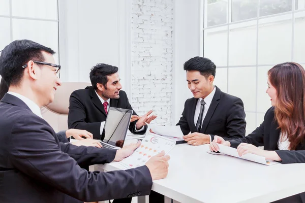 Grupo Empresários Reunidos Escritório — Fotografia de Stock