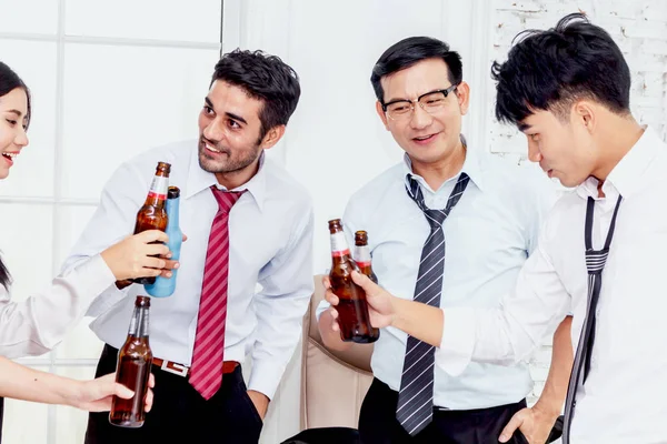 Group Business People Professionals Successful Drink Beers Office — Stock Photo, Image