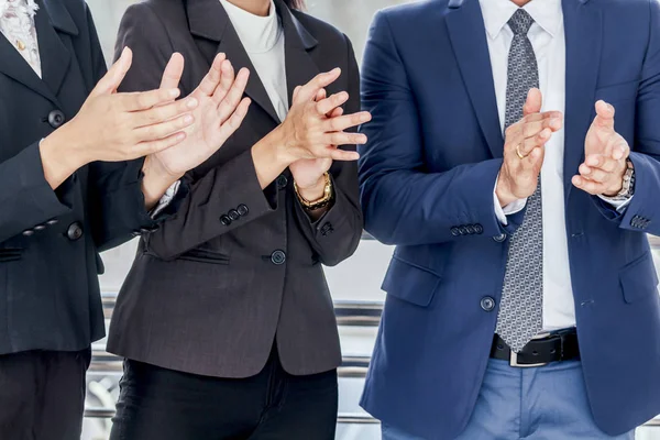 Geschäftsleute Klatschen Der Sitzung Die Hände — Stockfoto