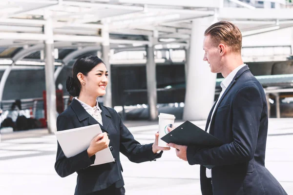 Kağıt kahve Kupası holding iş adamları