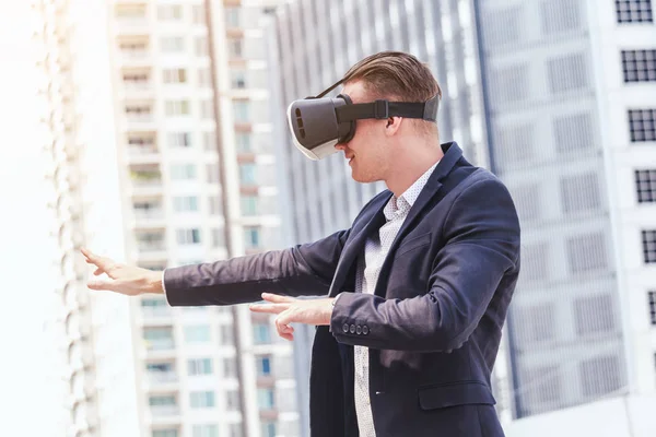 Young Man Enjoy Virtual Reality Glasses — Stock Photo, Image
