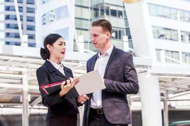 Söz ve birlikte çalışan iki iş ortakları görüntü