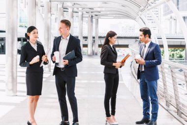 Konuşma ve çalışma grubu iş ortakları