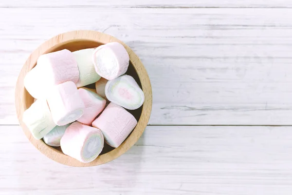 Marshmallow Auf Holztisch Mit Kopierraum — Stockfoto