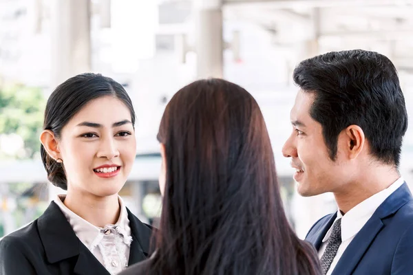 Grupo Socios Comerciales Que Hablan Trabajan — Foto de Stock