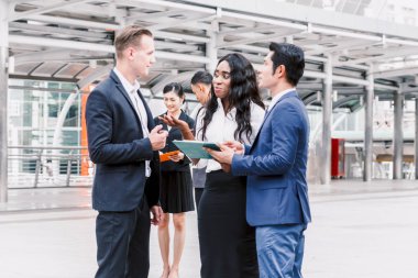 Konuşma ve çalışma grubu iş ortakları
