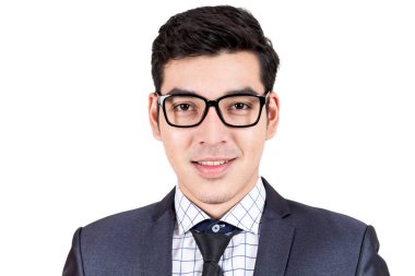 Beyaz arka plan üzerinde izole gülümseyen yakışıklı işadamı portresi