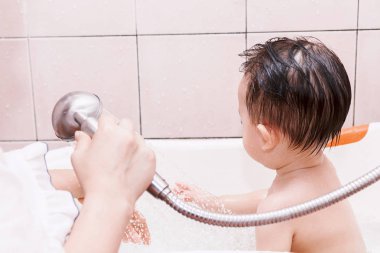 Anne çamaşır duş bebek banyo ile