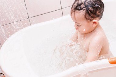Anne çamaşır duş bebek banyo ile