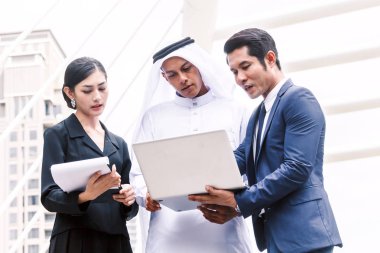 Konuşma ve çalışma grubu iş ortakları. İş kavramı