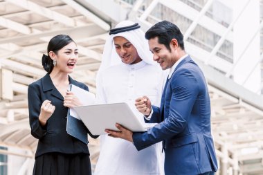 Konuşma ve çalışma grubu iş ortakları. İş kavramı