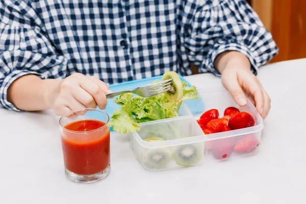 Woman Eating Fruit Vegetables Kitchen Healthy Lifestyle Concept — Stock Photo, Image