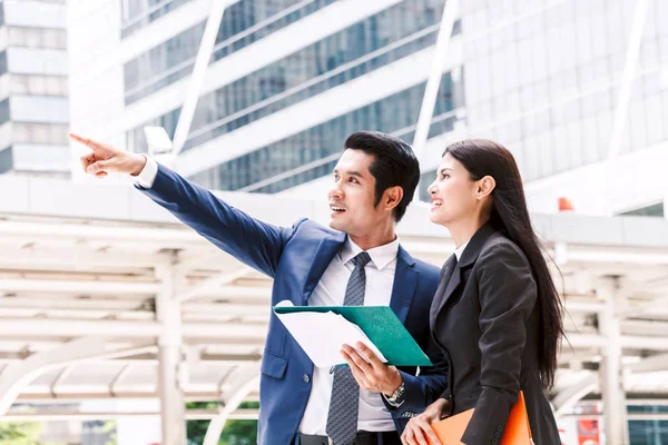 Imagen Dos Socios Negocios Hablando Trabajando Juntos — Foto de Stock