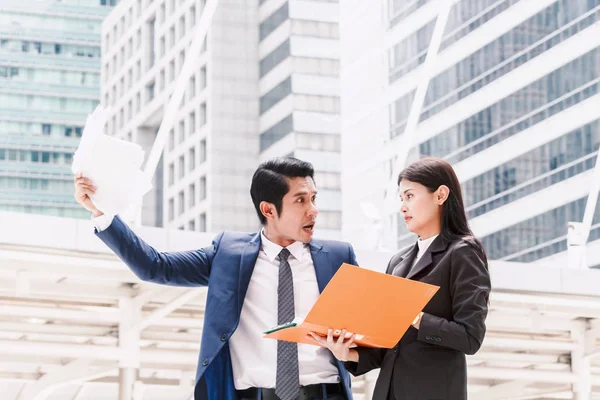 Imagen Dos Socios Negocios Hablando Trabajando Juntos — Foto de Stock