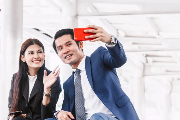 Equipo Negocios Que Tiene Una Videoconferencia Smartphone — Foto de Stock