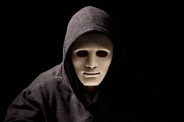 Hacker bir kaputa koyu arka plan'ı