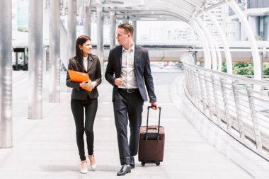 Söz ve birlikte çalışan iki iş ortakları görüntü