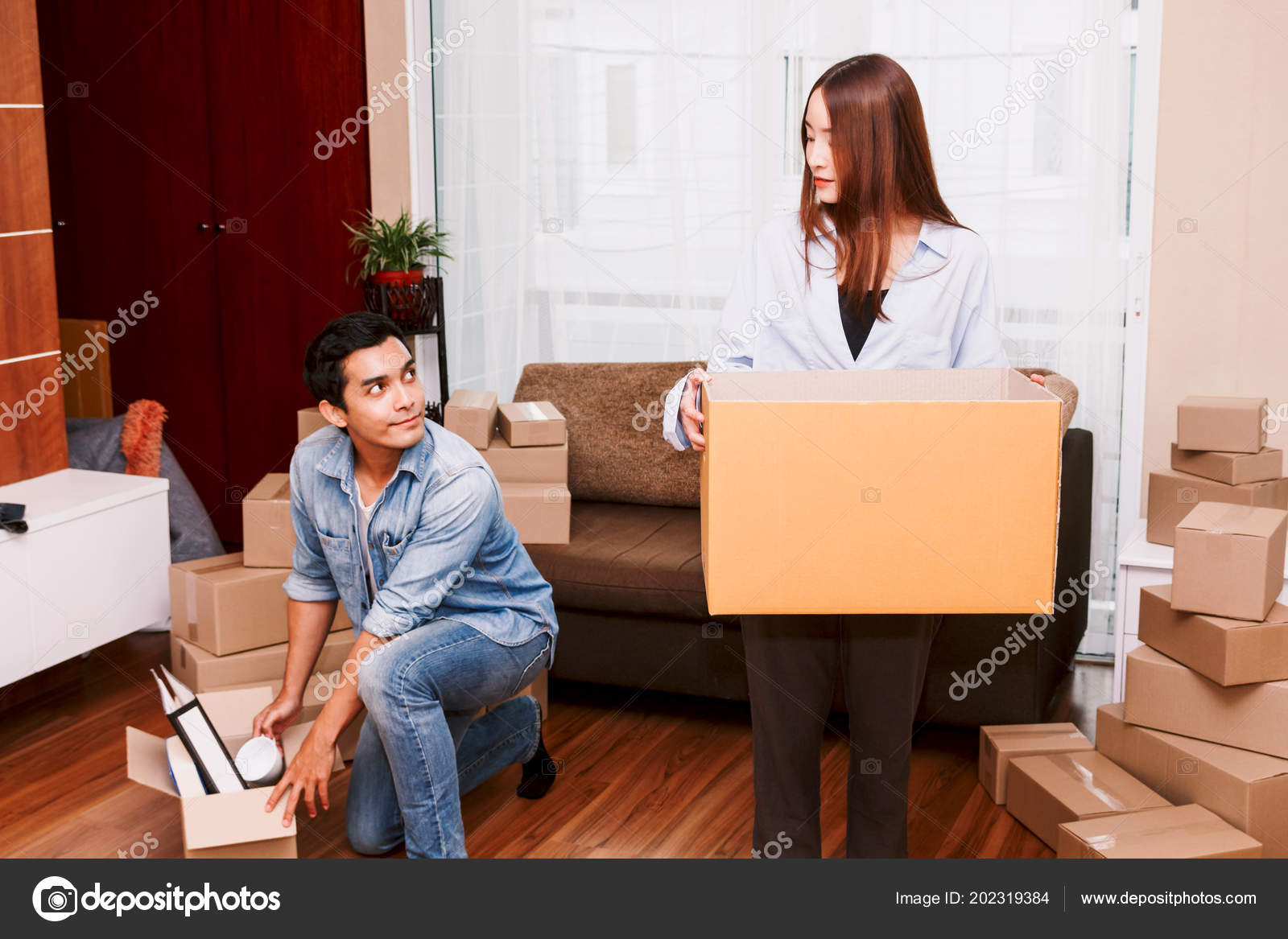 where can i buy packing boxes for moving house