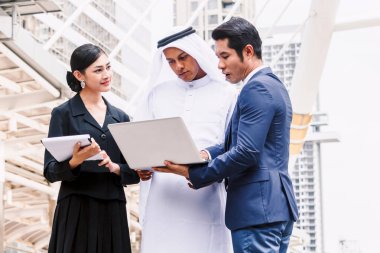 Konuşma ve çalışma grubu iş ortakları. İş kavramı