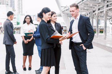Konuşma ve çalışma grubu iş ortakları