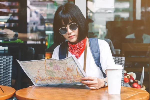 Woman Tourist Travel Holding Map Cup Coffee Coffee Shop — Stock Photo, Image