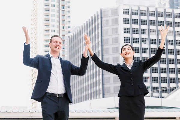 Gente Negocios Exitosa Celebrando Con Los Brazos Alto —  Fotos de Stock