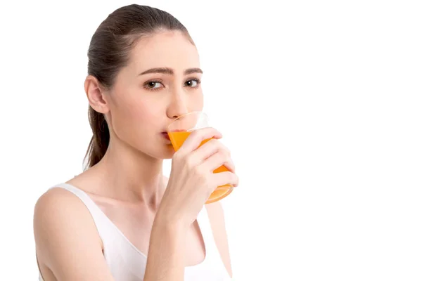 Mulher Segurando Suco Laranja Isolado Fundo Branco — Fotografia de Stock