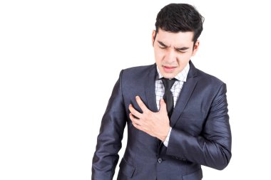 İşadamı kalp krizi beyaz arka plan üzerinde izole