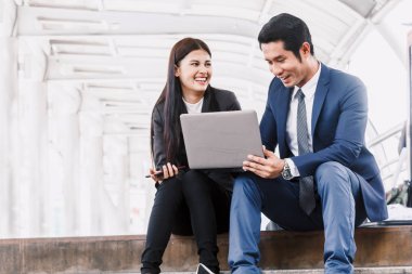 Görüntü iki İşadamlarından bahsediyoruz ve birlikte çalışma