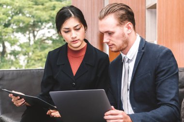 Söz ve birlikte çalışan iki iş ortakları görüntü