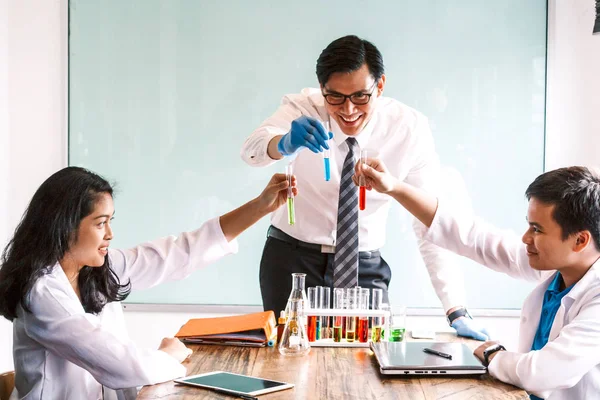 Students Working Making Chemical Tests Chemistry Class Education Science Concept — Stock Photo, Image